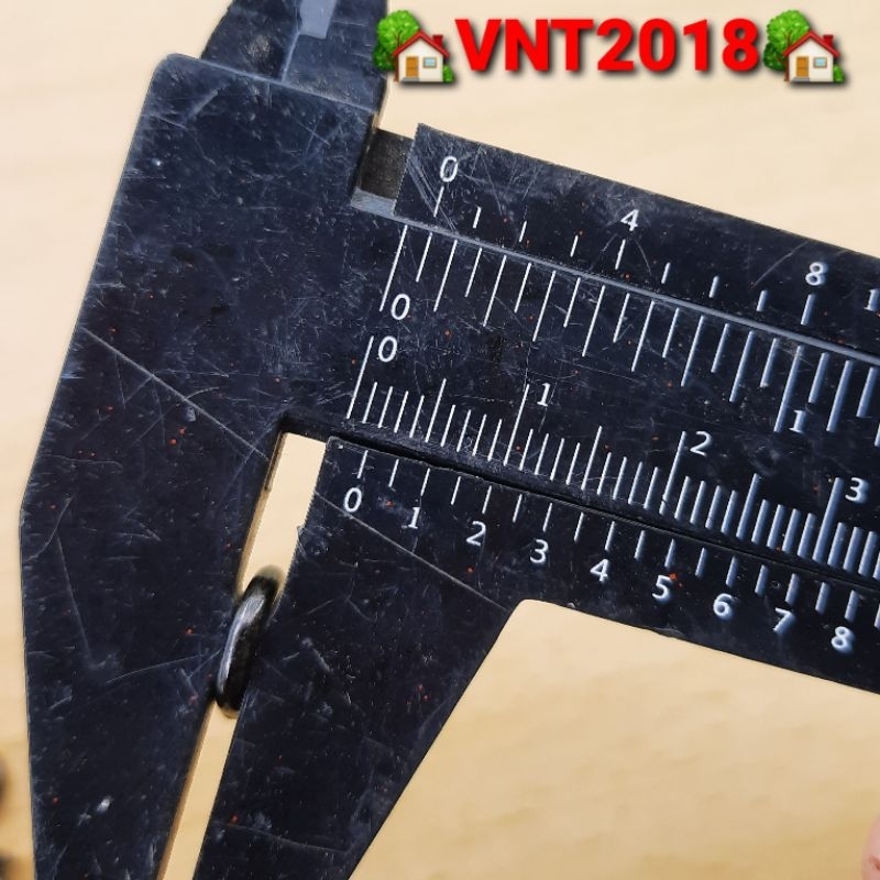 5 móc treo màu đen có gờ chặn