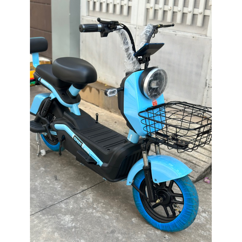 Xe điện học sinh màu xanh dương