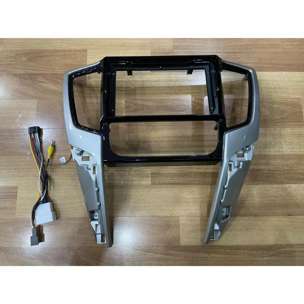 Mặt dưỡng xe Mitsubishi Triton Điều hòa tự động 2017 - 2023. 9 inch kèm jack nguồn zin