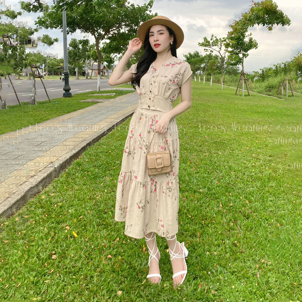 Set váy hoa linen LEOSWEARING chân váy xòe 3 tầng mix áo cổ sơ mi tay dơi cổ V nền be A329