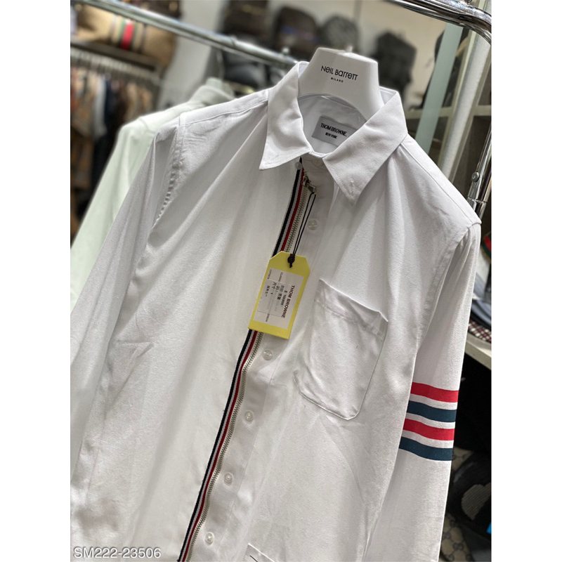 Áo sơ mi hoạ tiết khoá zip và ống tay nổi bật ,lên dáng cực chât