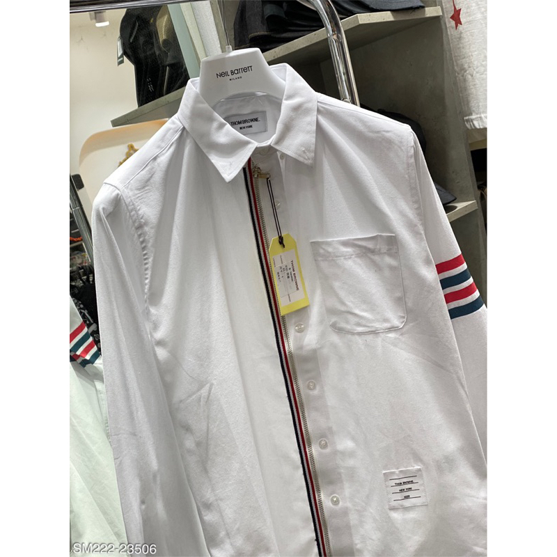 Áo sơ mi hoạ tiết khoá zip và ống tay nổi bật ,lên dáng cực chât