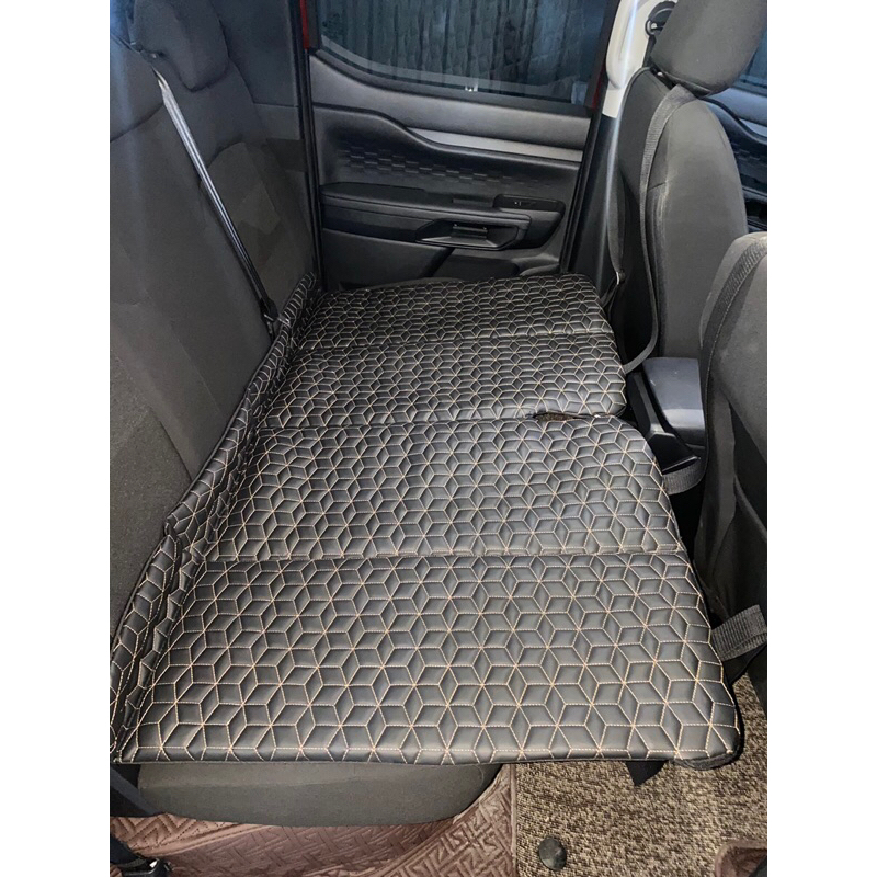 Đệm giường ghế sau ô tô dạng treo