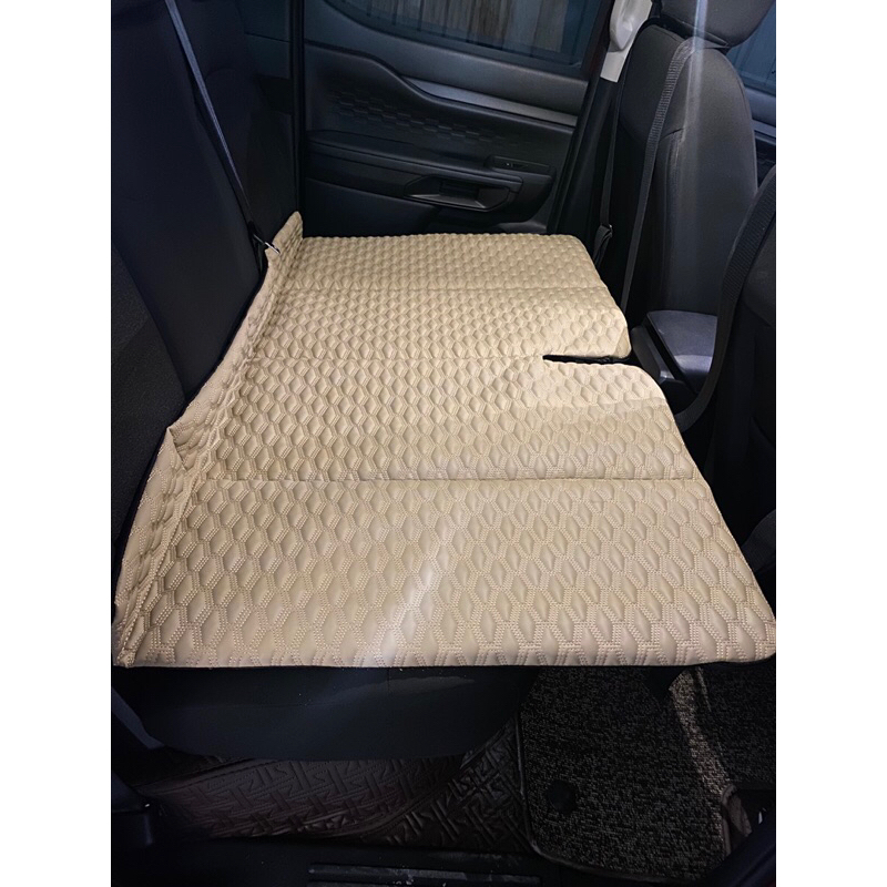 Đệm giường ghế sau ô tô dạng treo