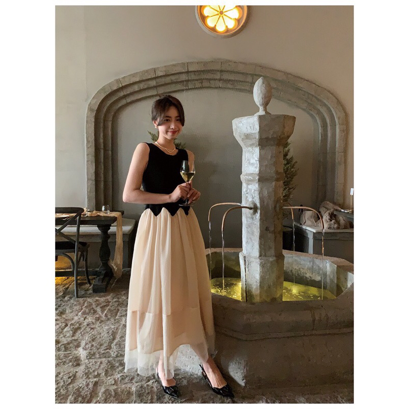 ĐẦM MAXI ĐEN PHỐI VOAN TRẮNG TÙNG XOÈ