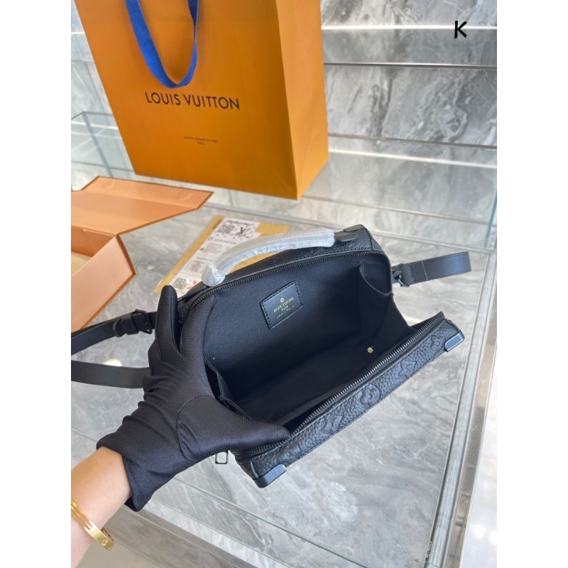 Túi đeo chéo nam LV Trunk dáng cặp sz21x15cm họa tiết đủ 3 màu fullbox nam châm