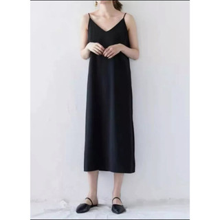 Đầm Lovito maxi 2 dây dáng dài chất lụa mềm cổ V xẻ tà tôn dáng cực xinh