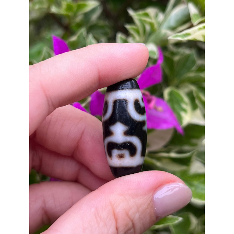 Dzi bảo bình, chữ vạn, lá bồ đề