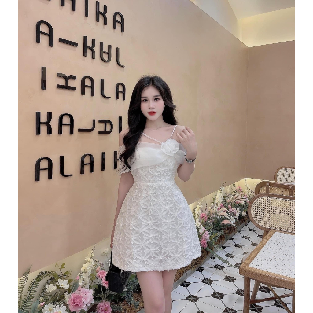 Váy tafta hoa ngực trái phối tay voan