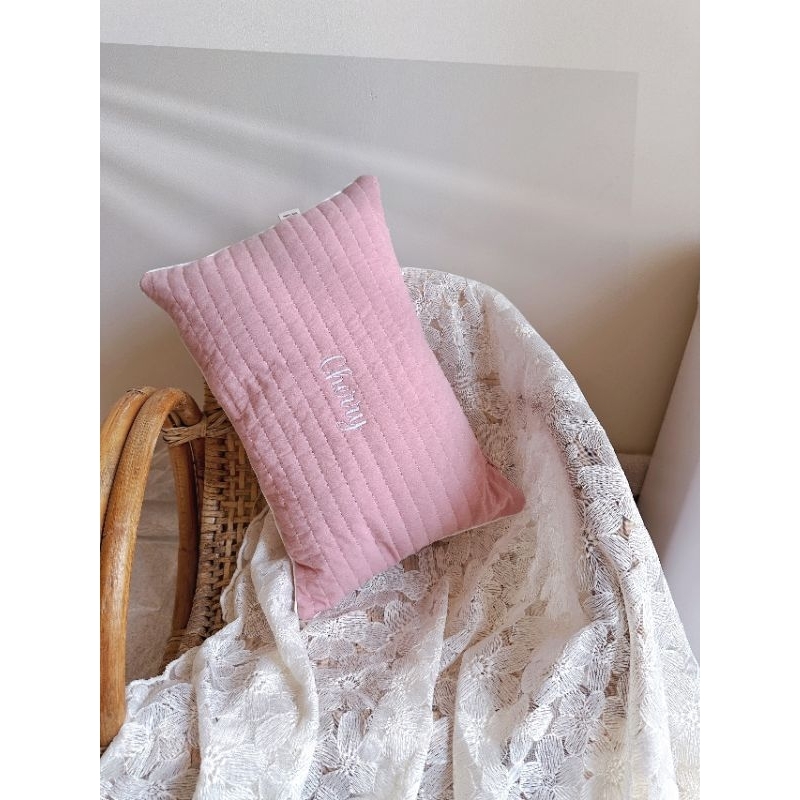 Gối nằm quilting hàn quốc kth 25*40 thêu tên