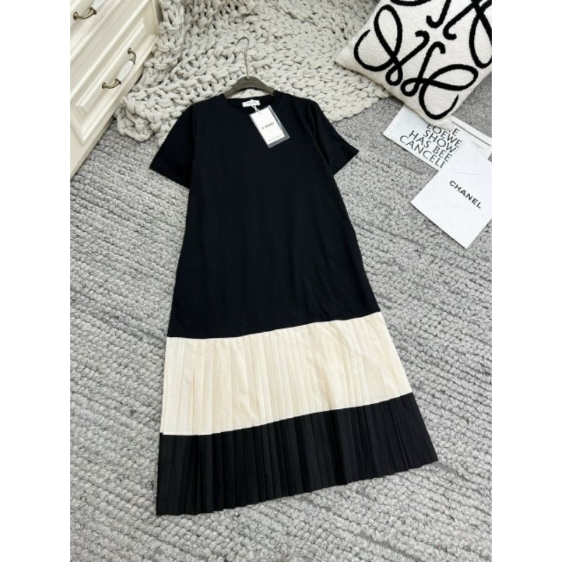 Váy bầu mùa hè dáng xuông phối xếp ly đều, hàng QC - chất vải cotton, điểm nhấn phối 2 màu be và đen.