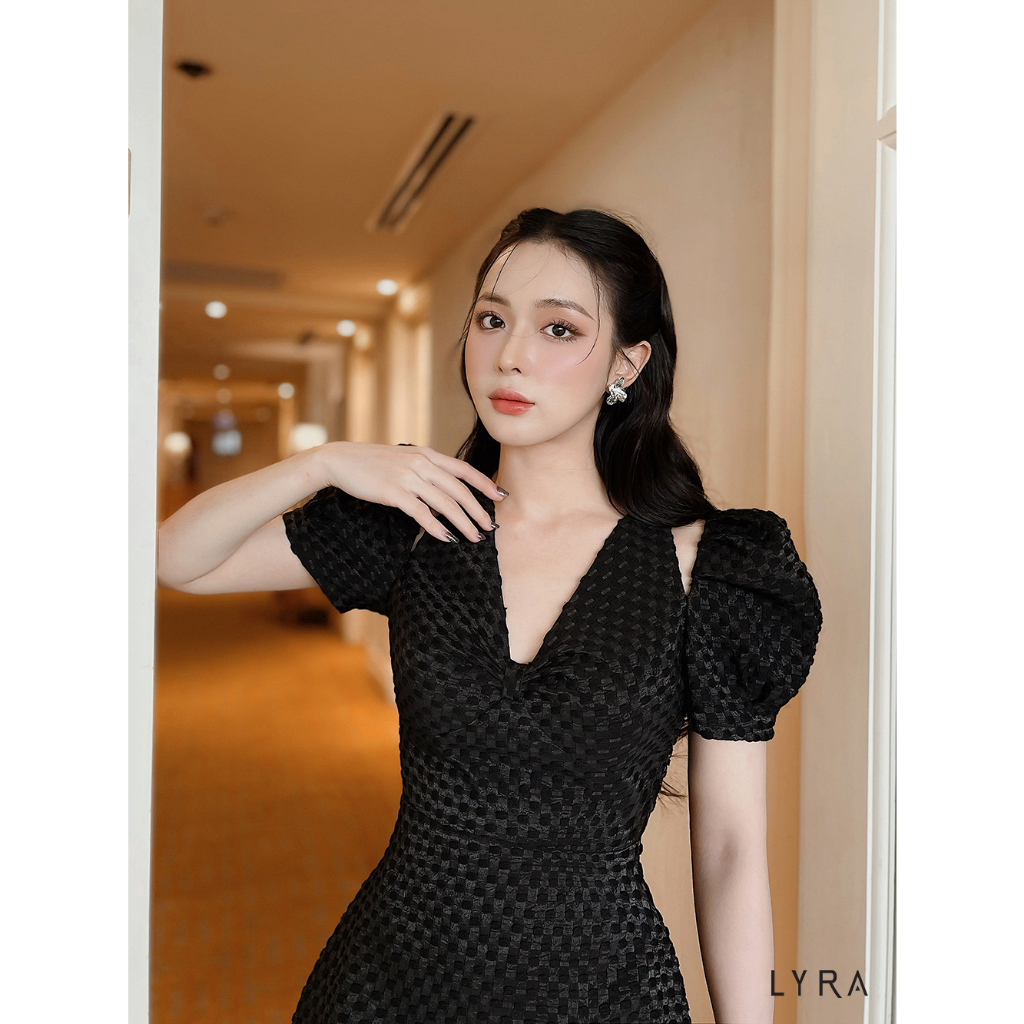 Váy thiết kế LYRA vải tơ thêu nhung xẻ vai, cách điệu nơ xếp ngực điệu đà, phong cách sang trọng - LWTVD682