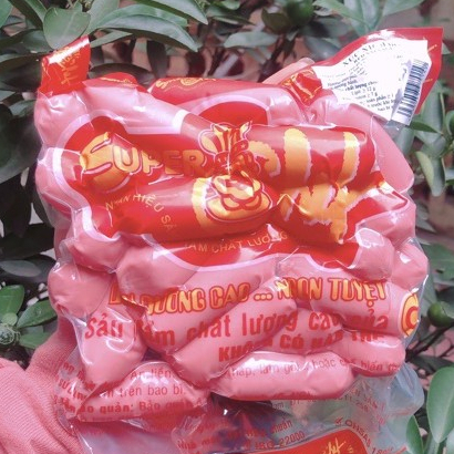 Xúc xích đỏ CP ăn vặt chiên rán, thả lẩu ngon vị hun khói