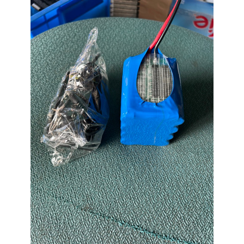 Pin lưu trữ 12v 12ah xả 30a kèm sạc