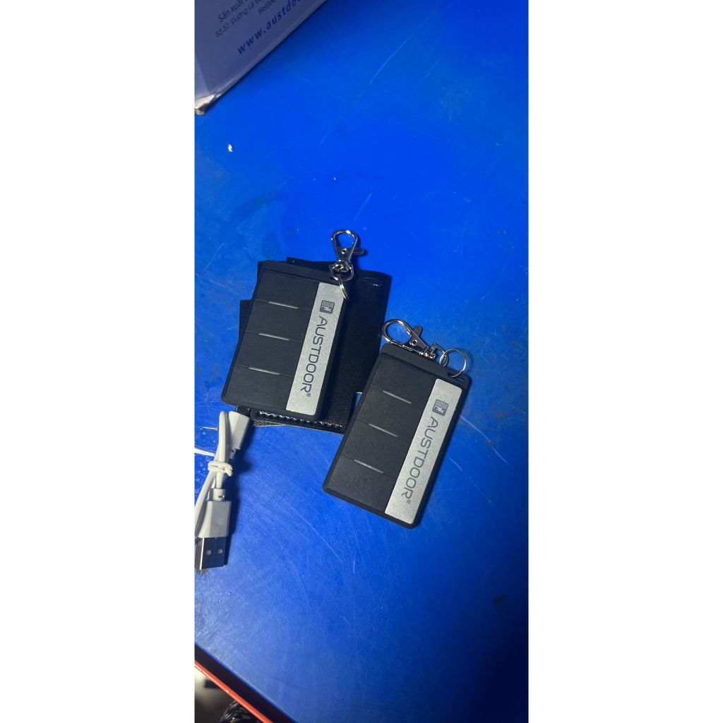 Remote, Tay Điều Khiển Cửa Cuốn Austdoor Dk3 - Chỉ Dùng Cho Moto S300 ( dòng moto đời 2023 ) (Sang T