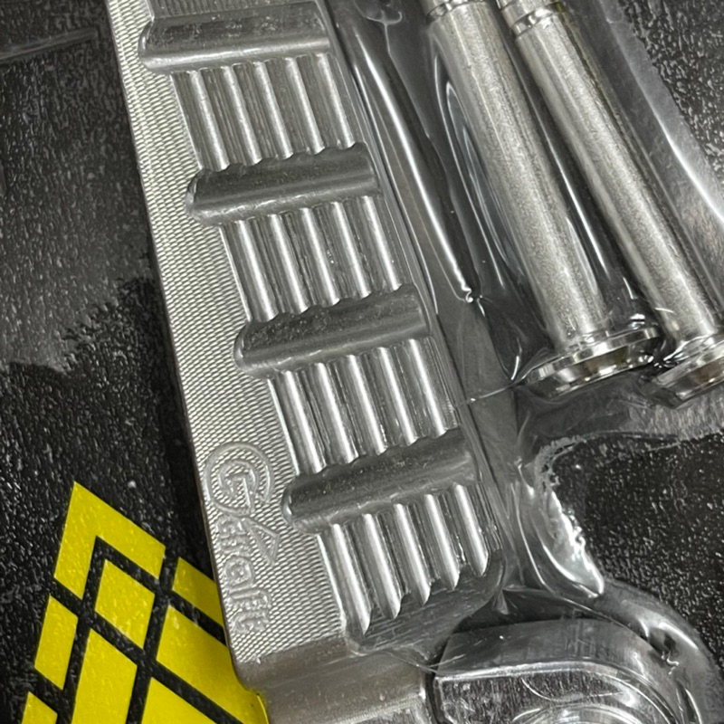 Gác Chân Sau Xe Honda Và Yamaha, Gcraft Nhôm CNC Sáng Bóng