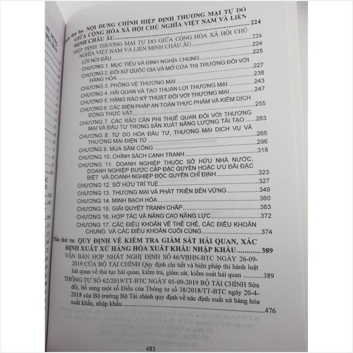 Sách INCOTERMS 2020 - Quy tắc của ICC về sử dụng các điều kiện thương mại quốc tế và nội địa (Song ngữ Anh - Việt)