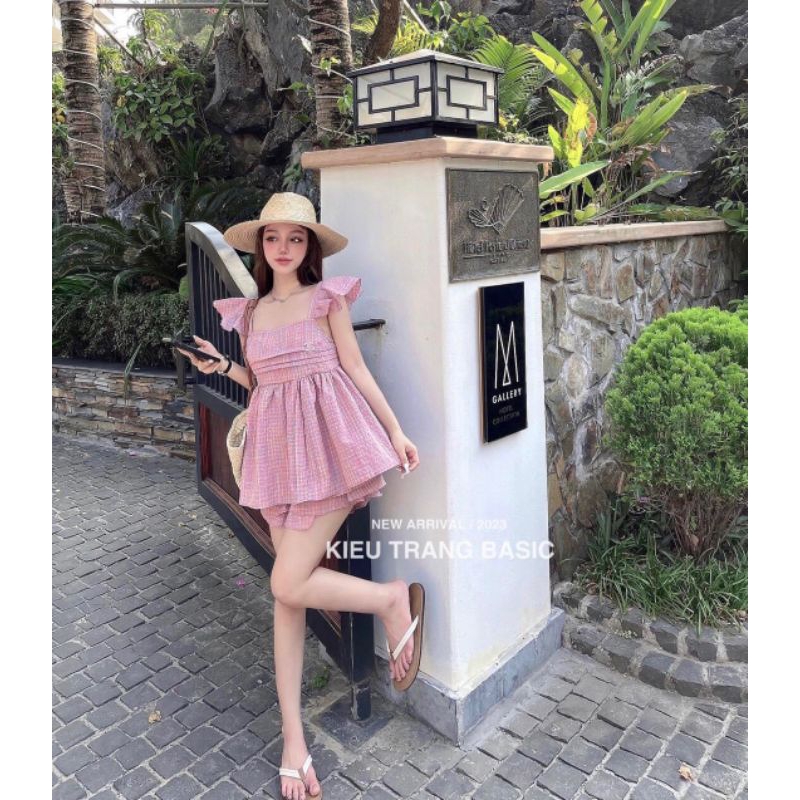 Sét bộ kẻ có tag áo hai dây cánh tiên và quần đùi 3 tầng bèo có lót