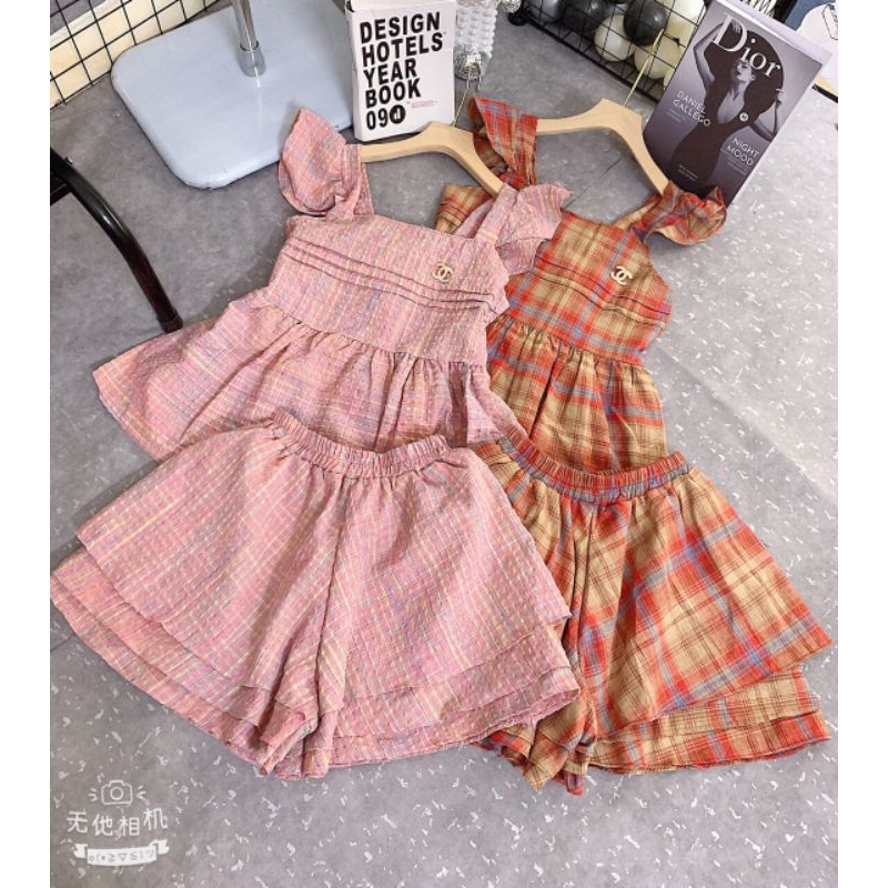 Sét bộ kẻ có tag áo hai dây cánh tiên và quần đùi 3 tầng bèo có lót