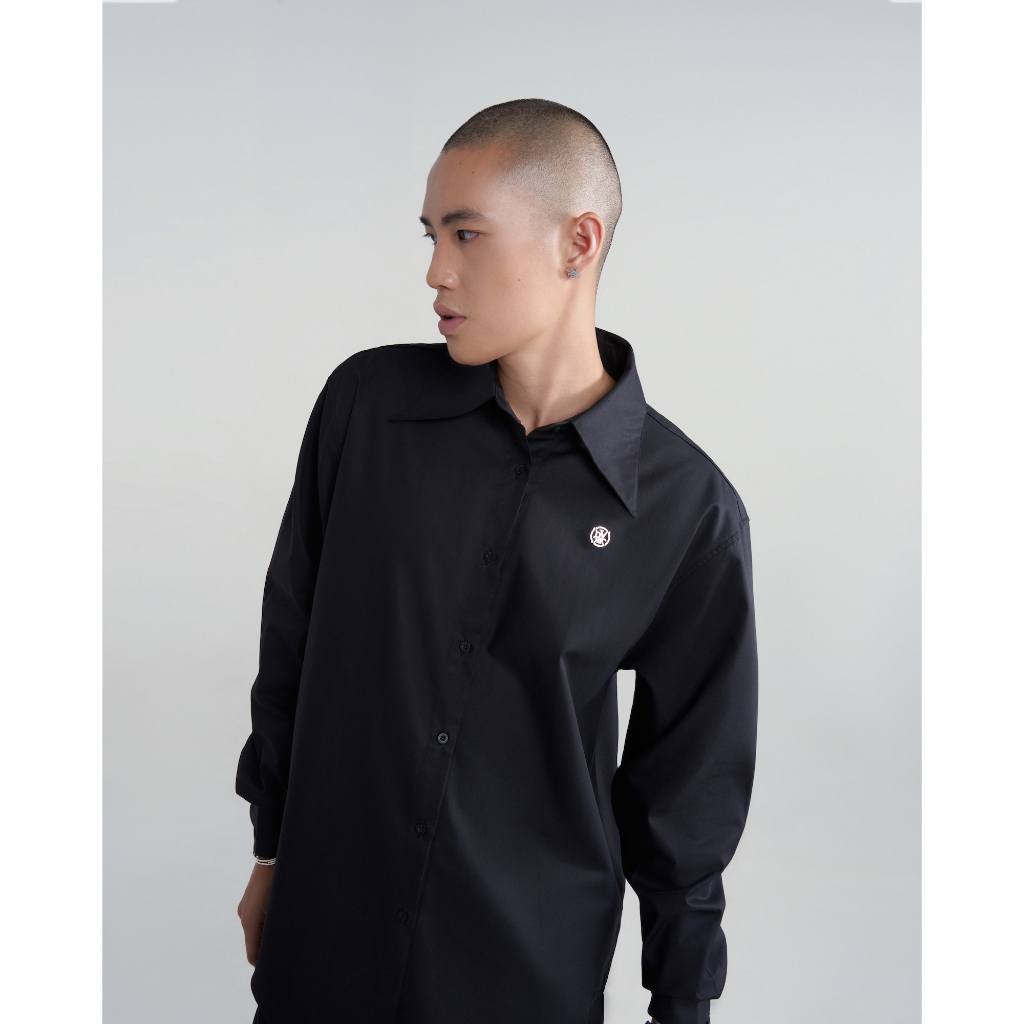 DVRK - Áo Sơ Mi Tay Dài Màu Đen Oversized Đính Logo Kim Loại La Galerie -DVRK-23SS