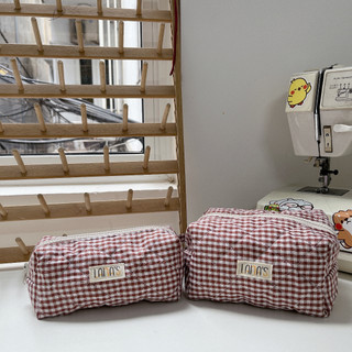 Brownie Gingham Pouch - Túi vải chần bông, túi đựng mỹ phẩm chần bông mềm xốp dễ thương