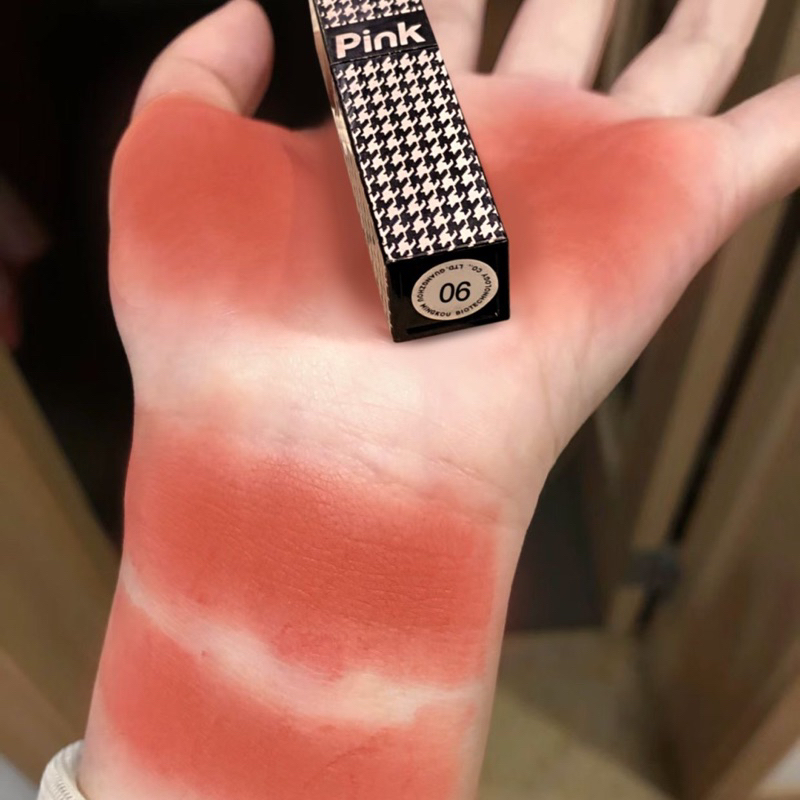 Mã A38 Son Môi Lì  Pink CoCo Màu Đỏ Mận Thiết Kế Vỏ Son Hình Chai Rượu Vang Độc Đáo