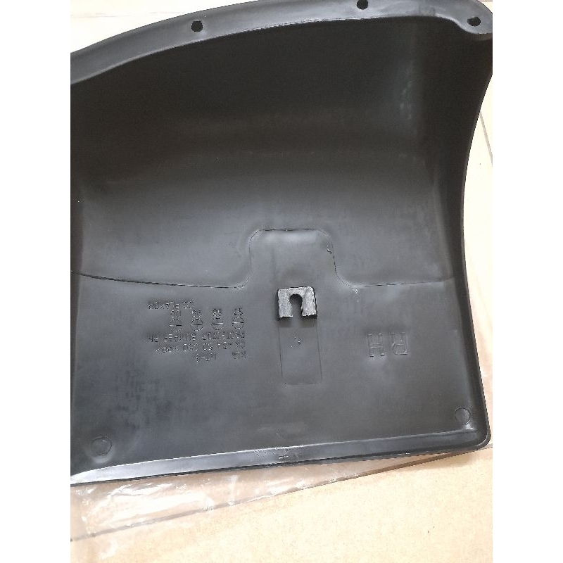 Ốp ba đờ sốc bên phải K3000, K165, K140, Kia 1.4 tấn