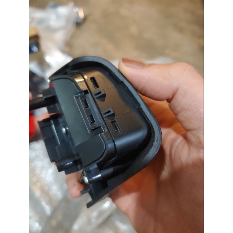 Bộ phím đa phương tiện cho vô lăng xe Kia Morning 2015-2019 - công tắc điều khiển Multimedia -phím trái 967001Y500EQ