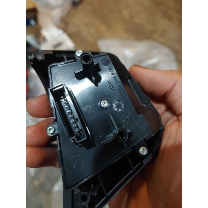 Bộ phím đa phương tiện cho vô lăng xe Kia Morning 2015-2019 - công tắc điều khiển Multimedia -phím trái 967001Y500EQ