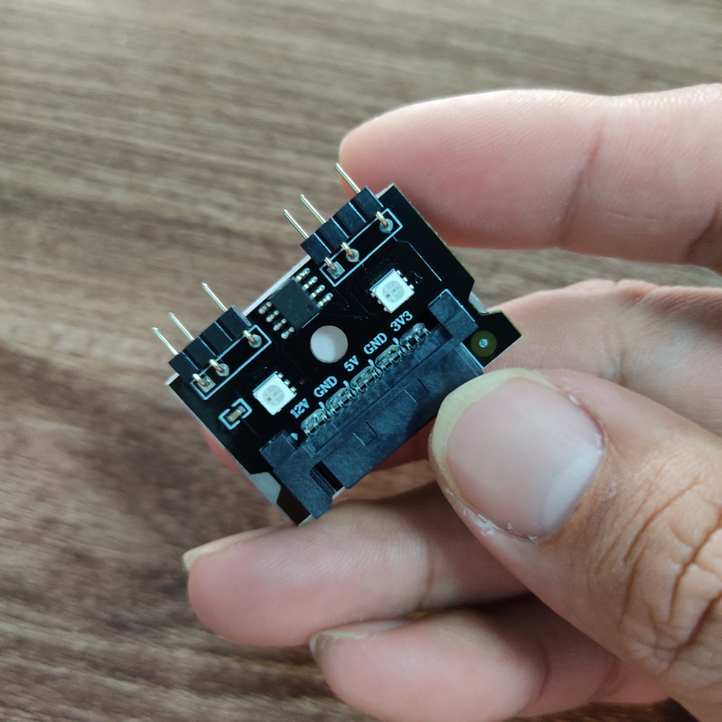 Phụ Kiển Đổi Chân Nguồn Sata Ra 2 Cổng 5v ARGB - Hàng New