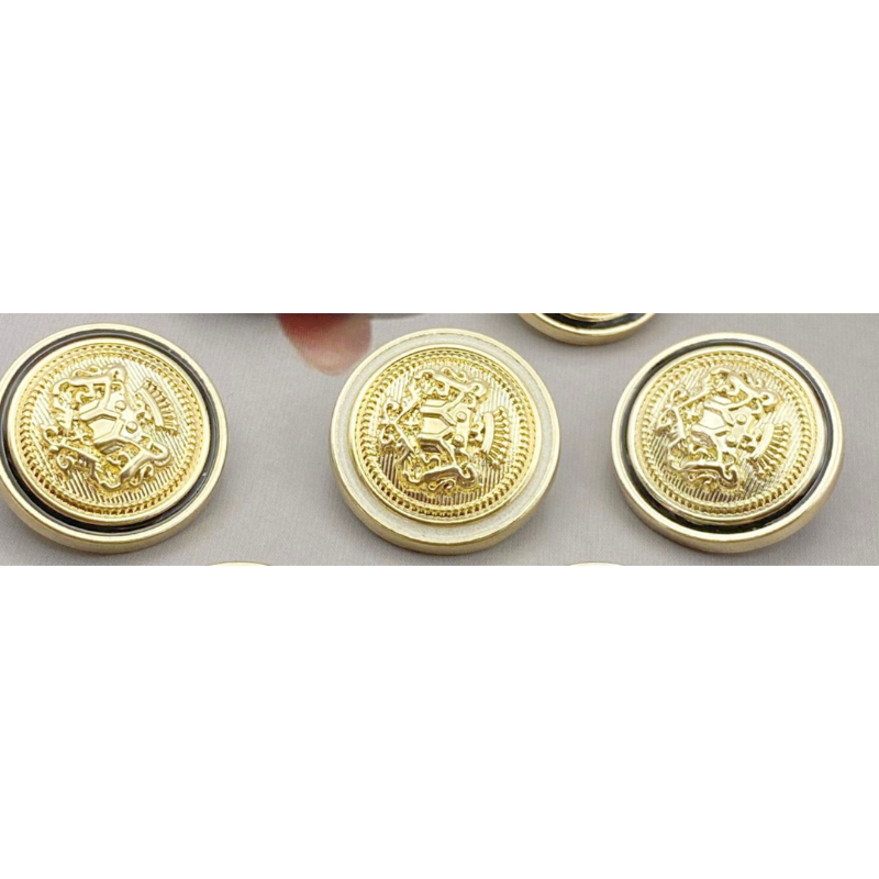 1 Khuy  kim loại VƯƠNG MIỆN SƯ TỬ ANH VIỀN ĐEN, TRẮNG cỡ 2.3cm HY9906