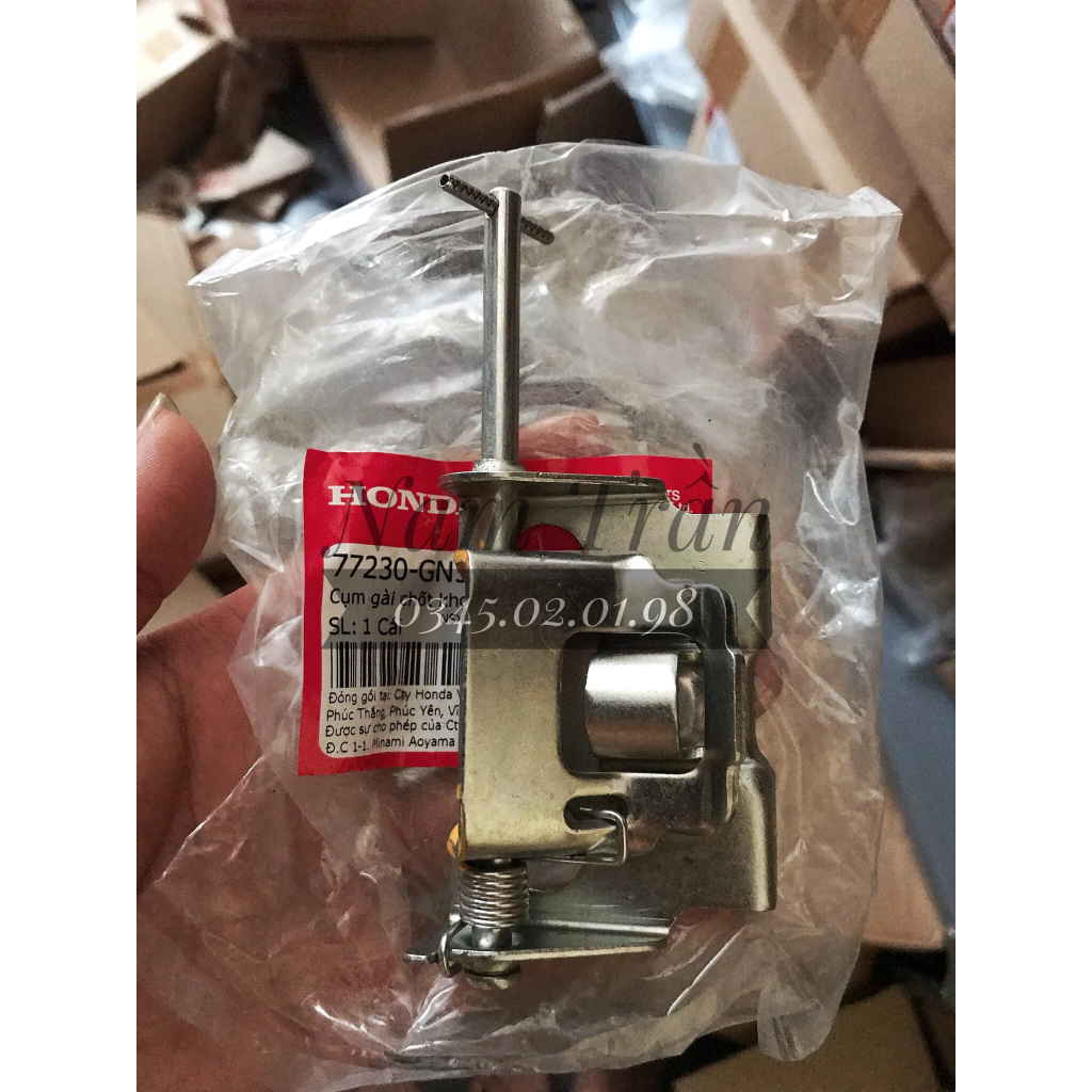 Chốt khóa yên dream