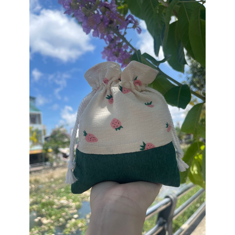 Túi rút mini hoạ tiết quả dâu xanh