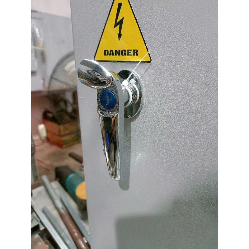 Tủ điện H800xW600xD250 sơn tĩnh điện  - Khóa tay gạt có chìa