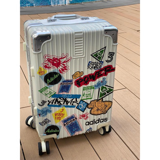 Vali kéo STICKER TRẮNG SỮA Size 22(AUTHENTIC 100%)