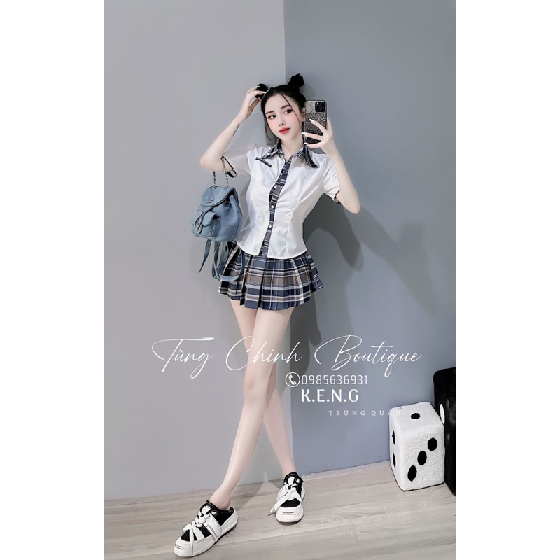 Áo sơmi phối kẻ kèm chân váy xếp ly học sinh