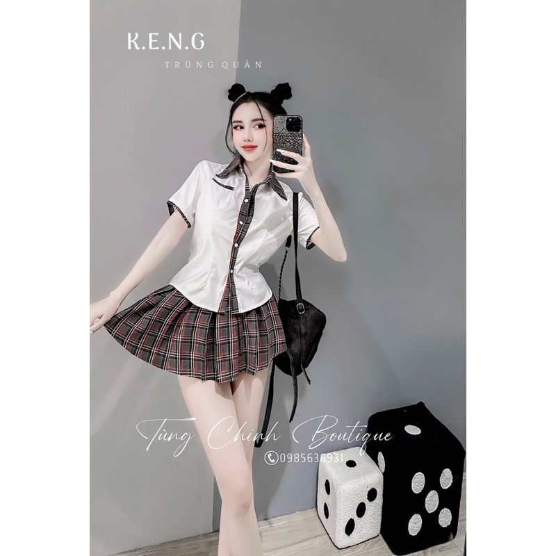 Áo sơmi phối kẻ kèm chân váy xếp ly học sinh