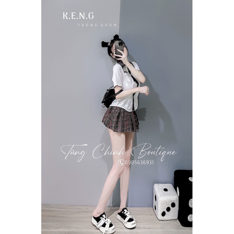 Áo sơmi phối kẻ kèm chân váy xếp ly học sinh