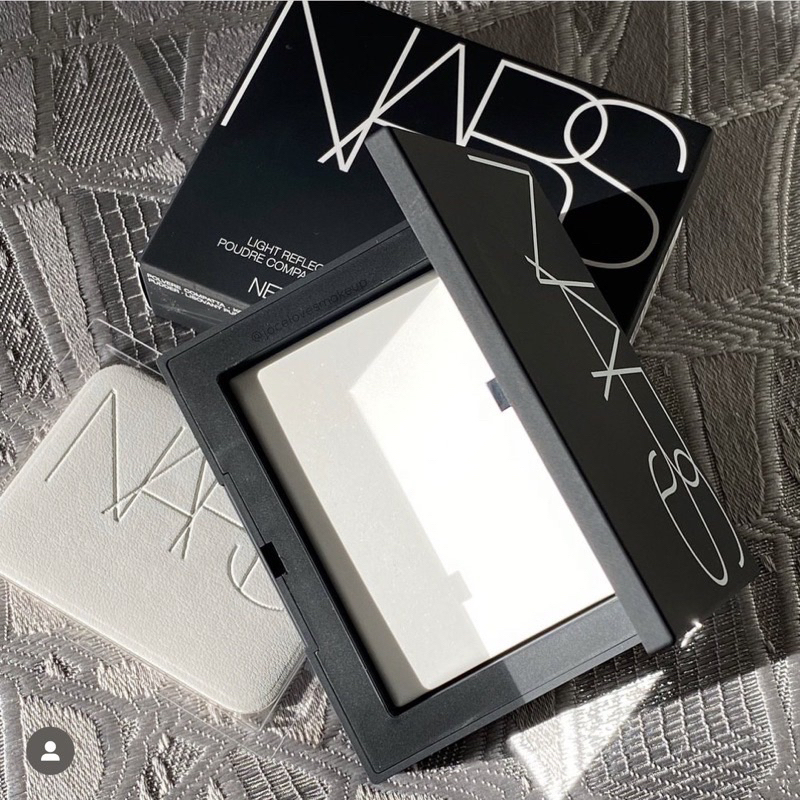 Phấn phủ thuỷ tinh Nars light preflecting setting powder