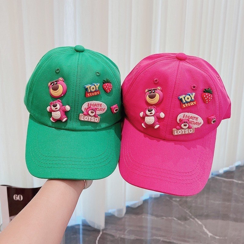 Mũ lưỡi trai cho bé - Nón kết trẻ em đính sticker gấu dâu Lotso nhiều màu THE HOUSE KIDS VIP