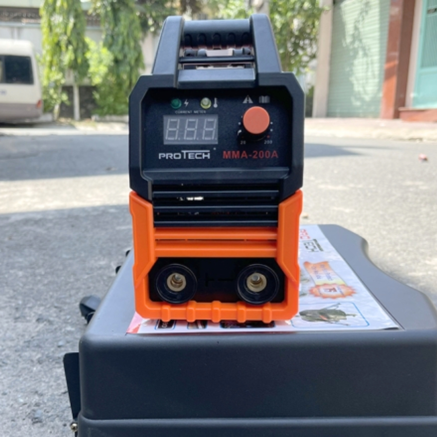 Máy Hàn Que mini Protech MMA 200A có hộp nựa bảo quản chuyên hàn gia đình và thợ