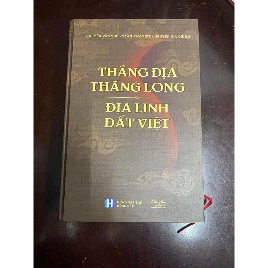 Sách Thắng Địa Thăng Long – Địa Linh Đất Việt