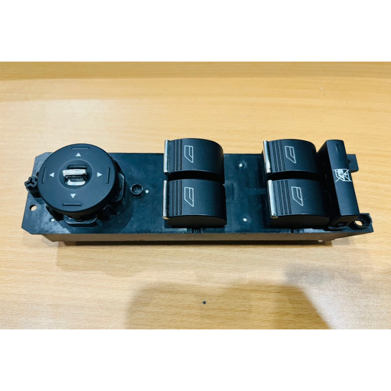 Công tắc lên xuống kính tổng Ford Mondeo