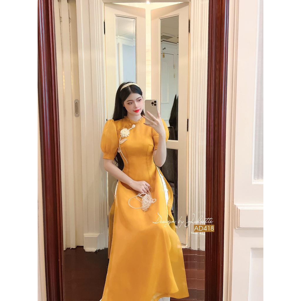 Áo Dài Cách Tân Màu Vàng, thiết kế vải voan tơ Cổ Xếp Ly, Vai Bồng, Đắp Hoa Trắng Điệu Đà Siêu Xinh Trước Ngực