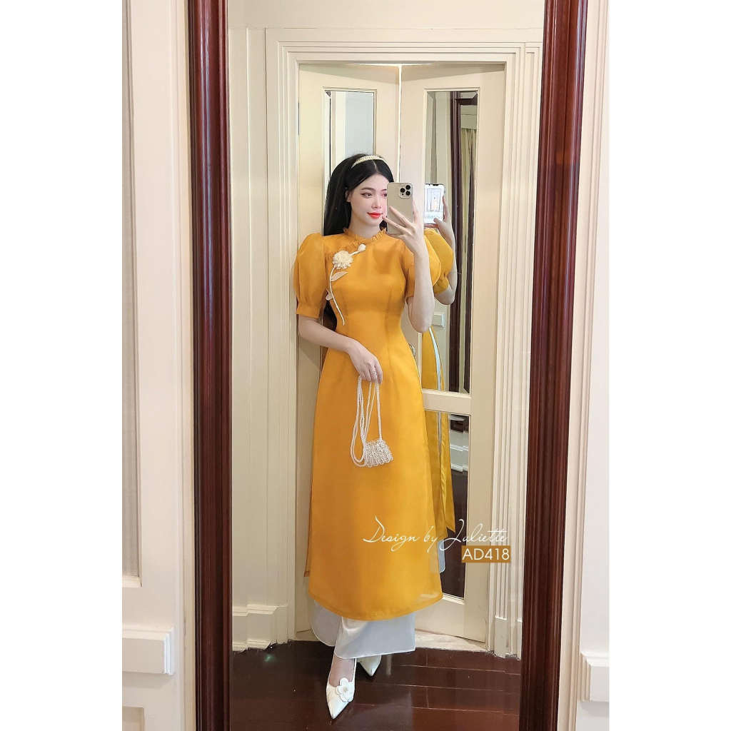 Áo Dài Cách Tân Màu Vàng, thiết kế vải voan tơ Cổ Xếp Ly, Vai Bồng, Đắp Hoa Trắng Điệu Đà Siêu Xinh Trước Ngực