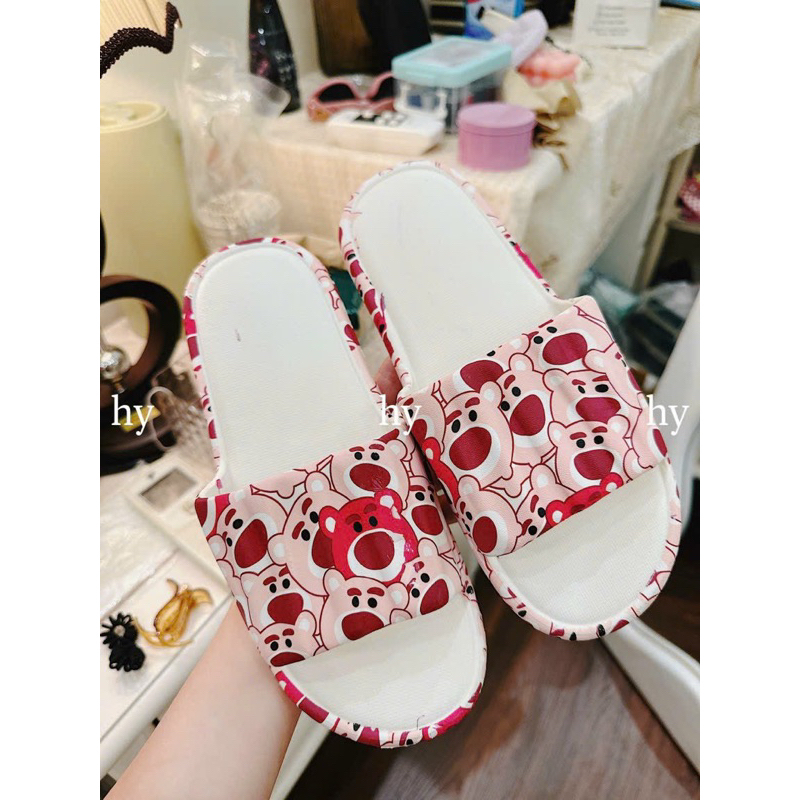 Dép Quai Ngang Hoạ Tiết Gấu Dâu Đế Mềm Thời Trang