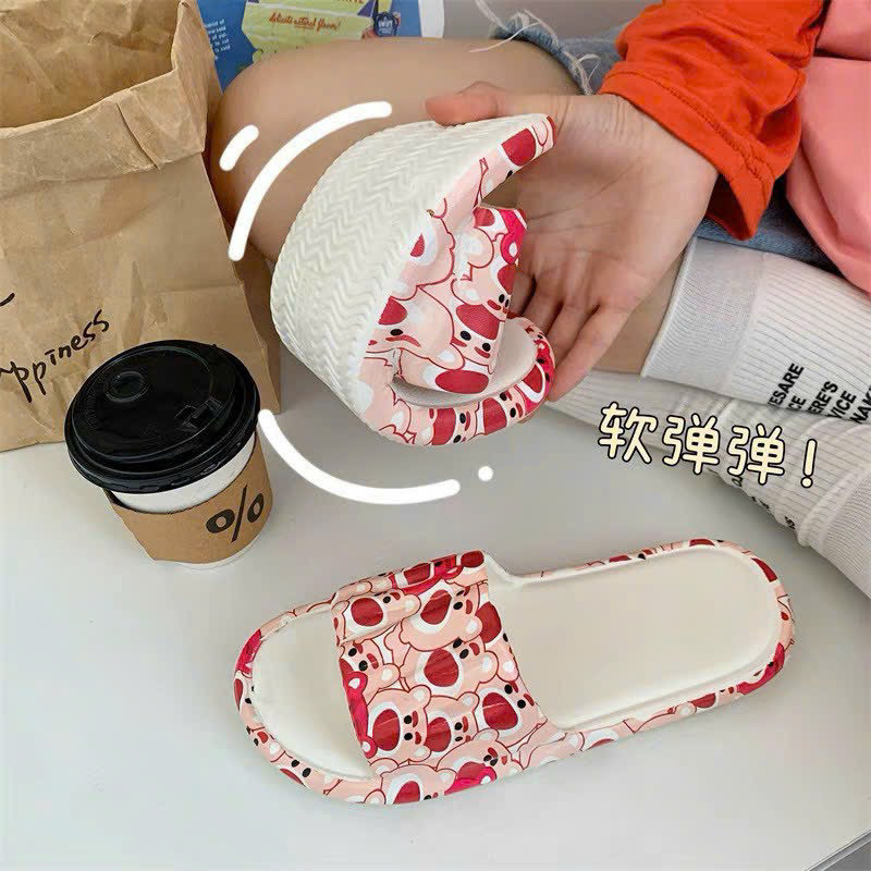 Dép Quai Ngang Hoạ Tiết Gấu Dâu Đế Mềm Thời Trang