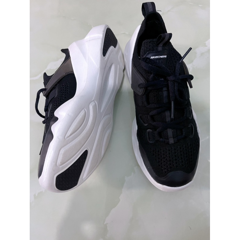Giày si hiệu Skechers màu đen