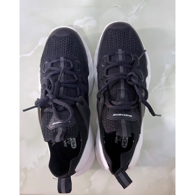 Giày si hiệu Skechers màu đen