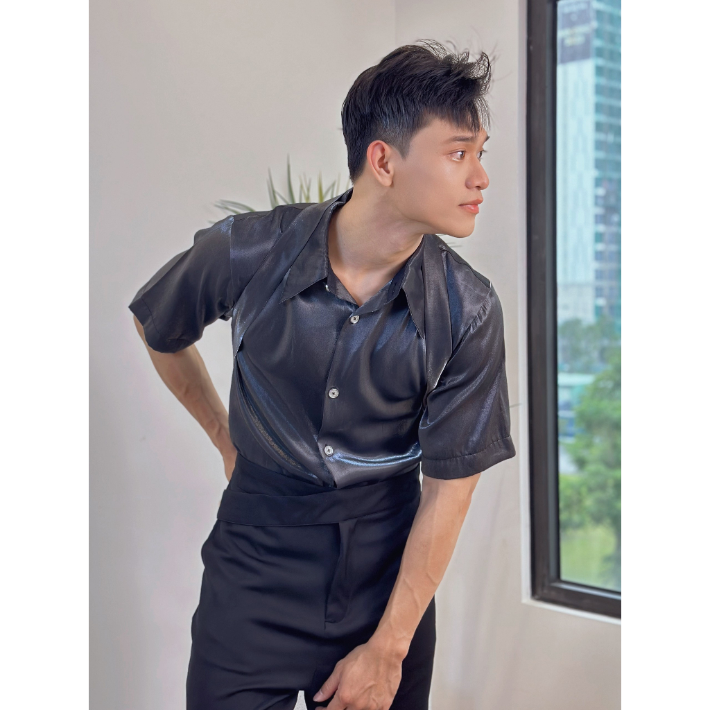 Áo sơ mi ngắn tay đi tiệc màu xám bạc nổi bật